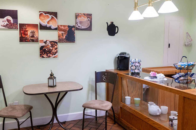 Diner area with snacks, coffee and thable with chairs at Superior Residences of Brandon